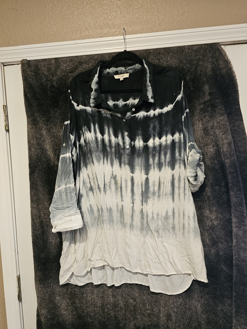 Umgee Black and White Tie-Dye Ombre Tunic